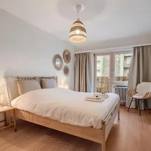 Appartement Beautiful Spacious 100m From The With 2 Terraces & Private Garage Box, Oostende