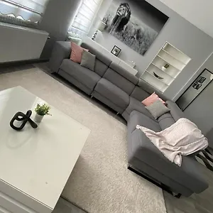 https://next2airport-appartement-house-of-lions.brusselshotelsbook.com